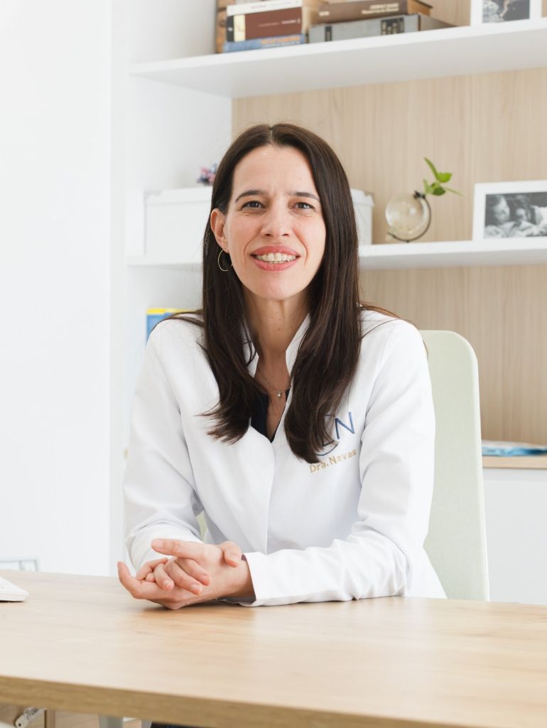 Dra. Carmen Navas, ginecóloga en Clínica CLN Granada, especialista en embarazo, obstetricia y suelo pélvico
